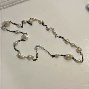 Pearl Necklace with Curved Metal Chain Design